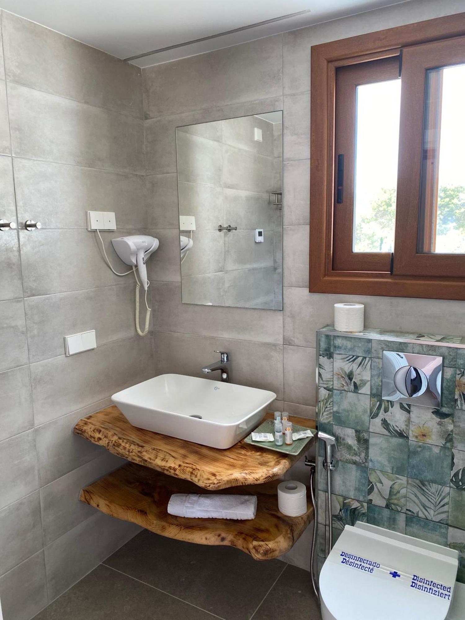 Hostal Restaurante Pou Des Lleo Sant Carles de Peralta Zimmer foto